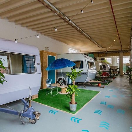 Towed Town Camping Bristol Bagian luar foto
