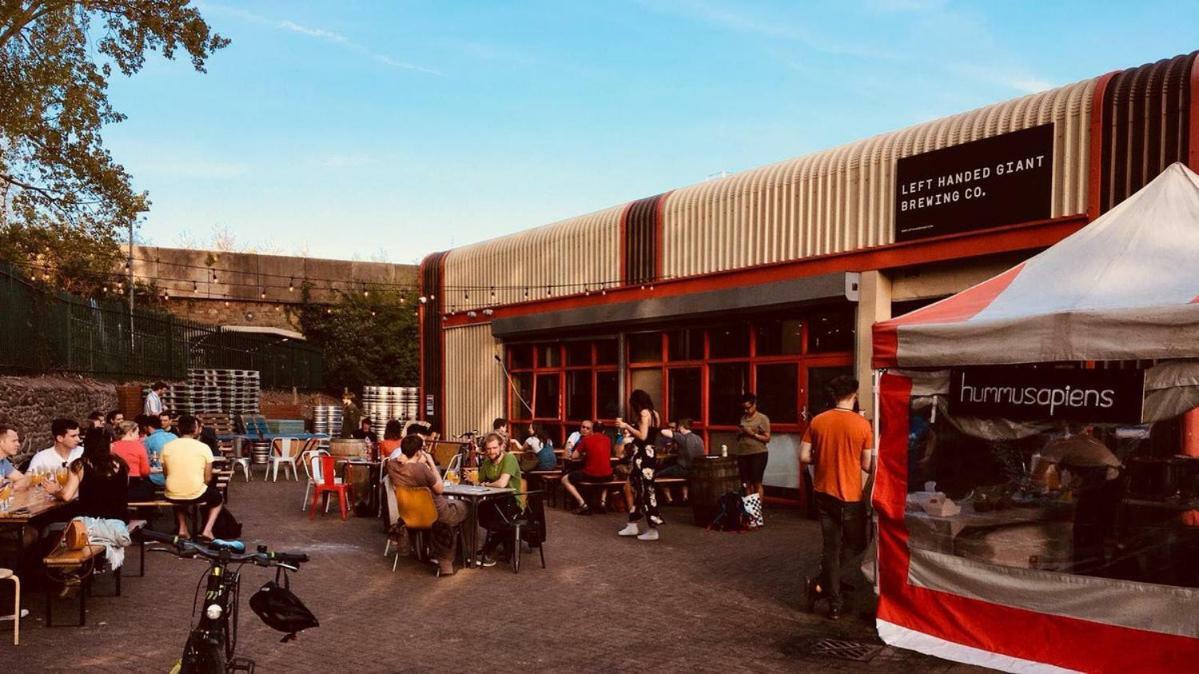 Towed Town Camping Bristol Bagian luar foto
